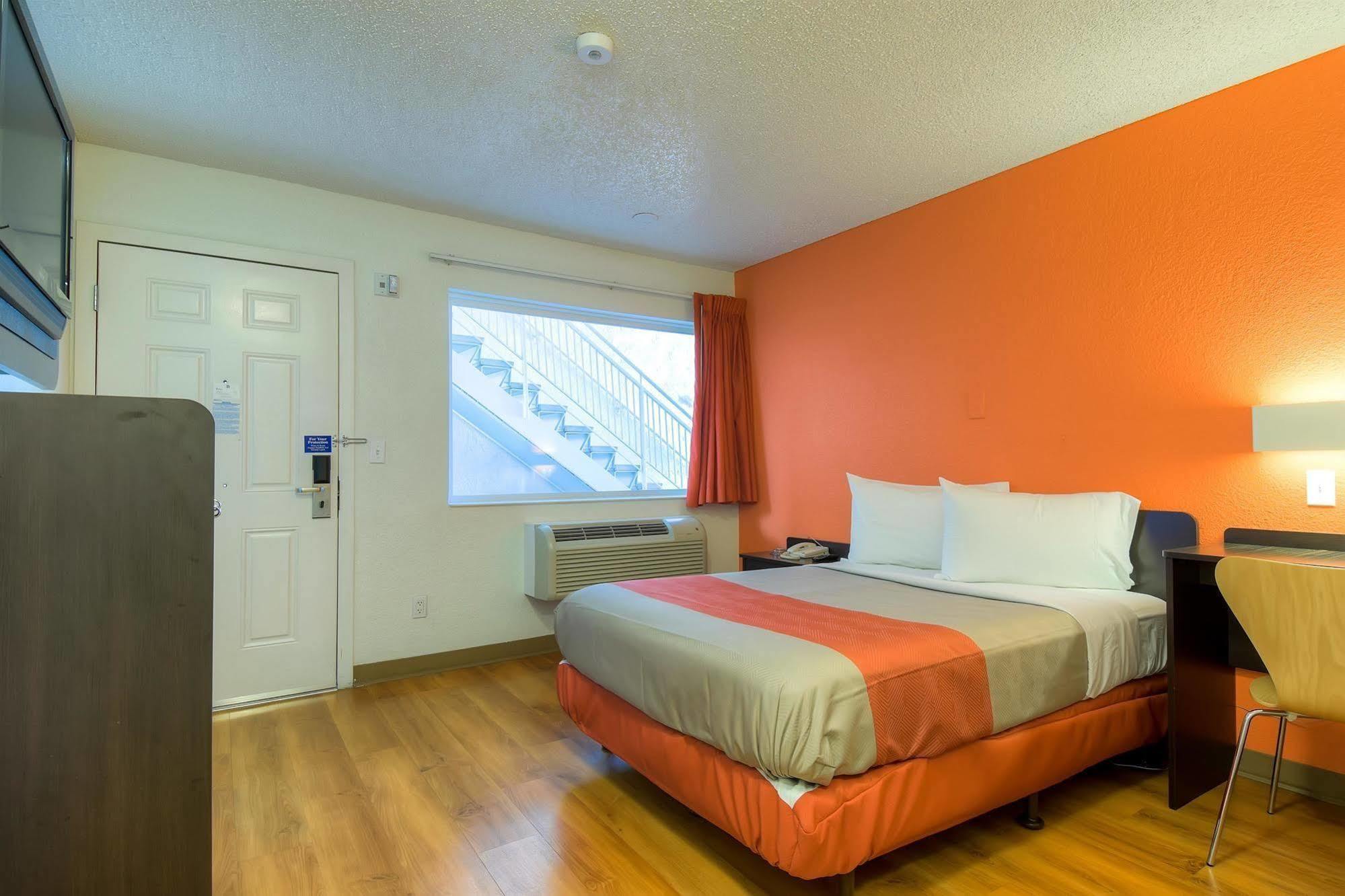 6 Vegas, Nv - Tropicana Hotel Las Vegas